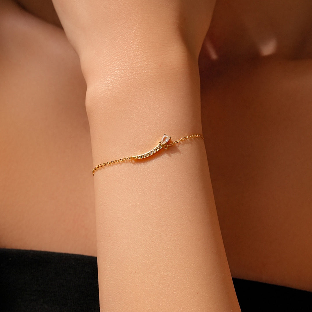Golden Horn Charm Beacelet