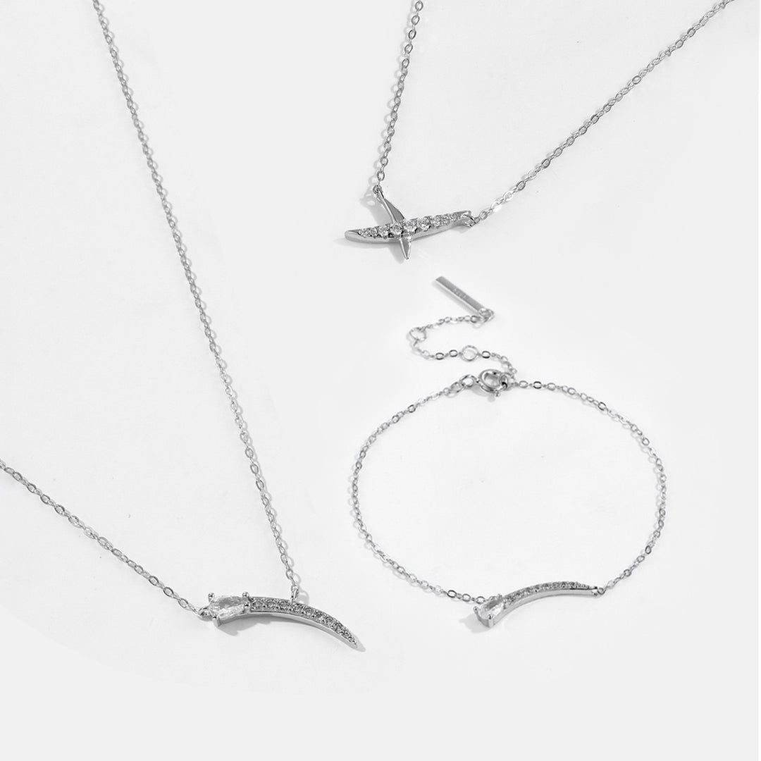 Golden Horn Charm Beacelet